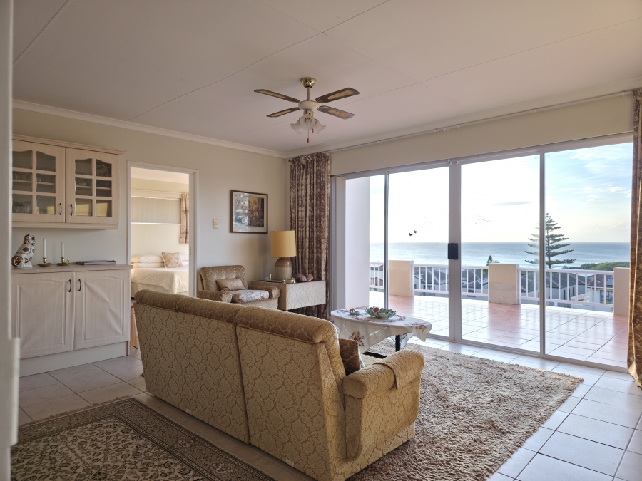 7 Bedroom Property for Sale in Wavecrest Eastern Cape